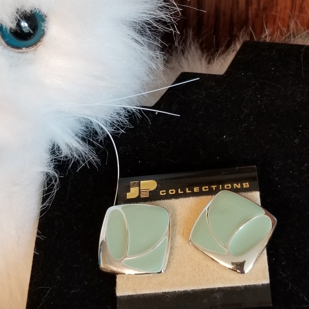 NWT JP collections green square pierced earrings